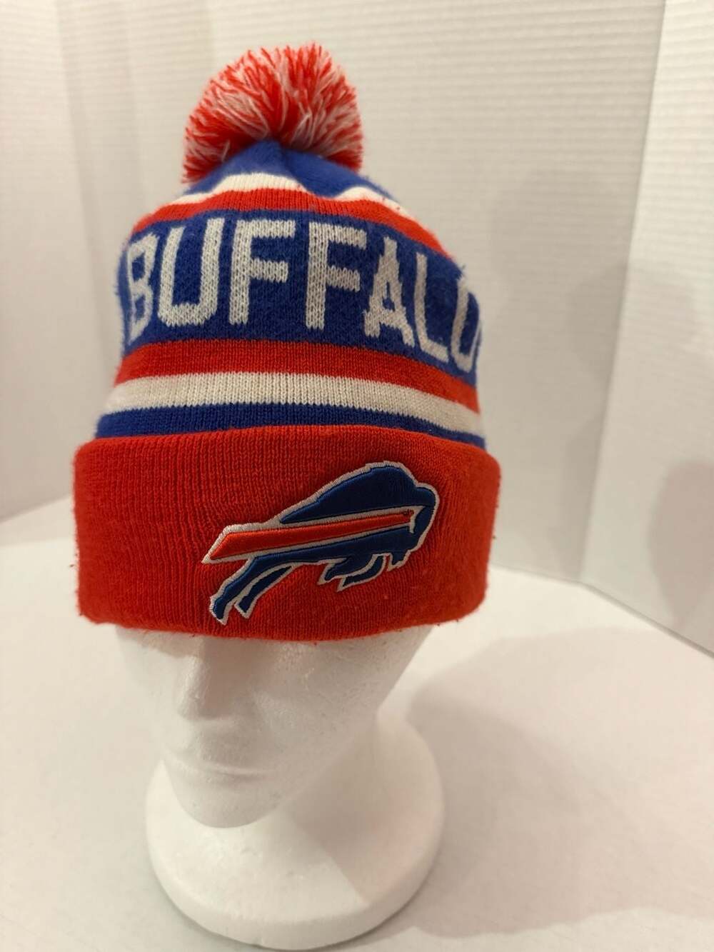 Outerstuff Buffalo Bills Knit Hat Size OSFA Pom Pom Winter Beanie
